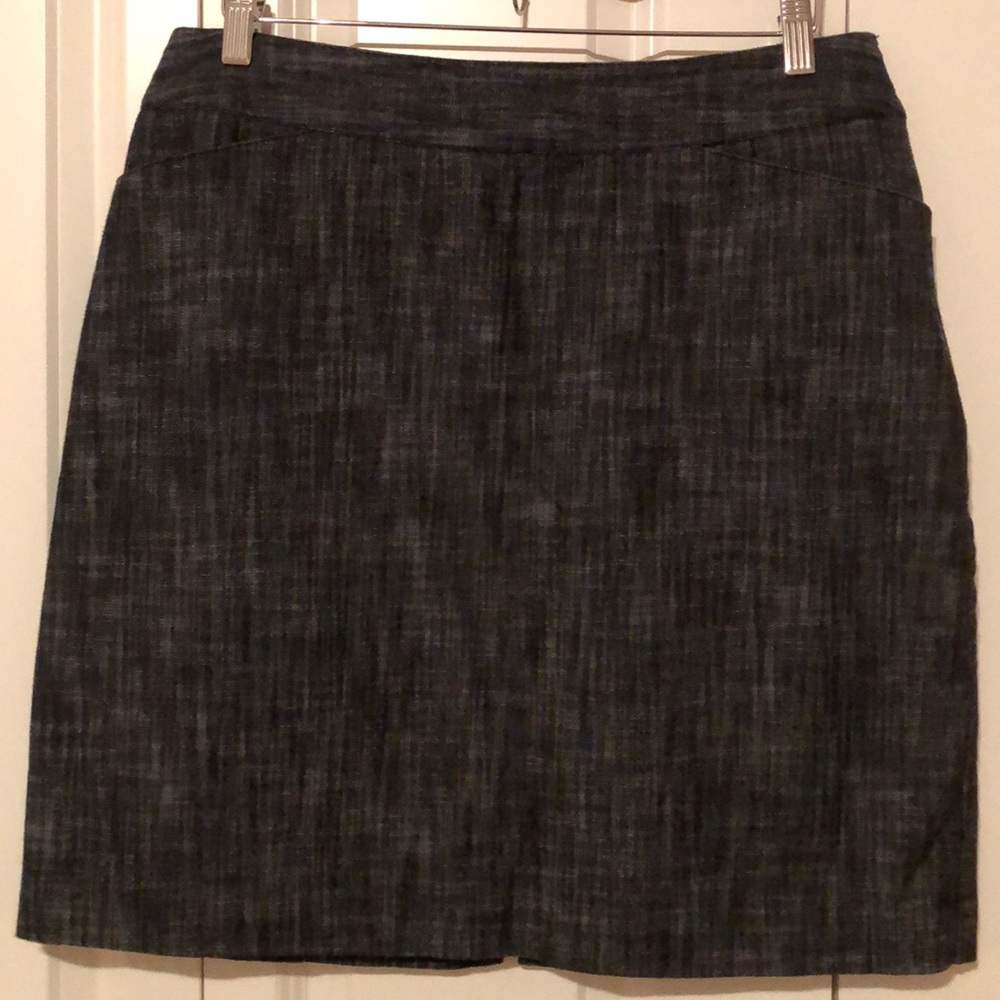 2/$20⭐️Dress barn dark grey woven skirt w/ pockets
